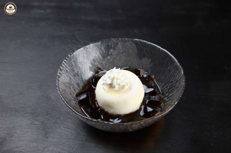Coffee jelly with ice cream