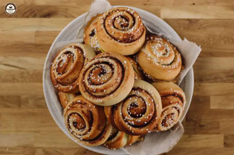 Kanelbullar (Cinnamon Buns)