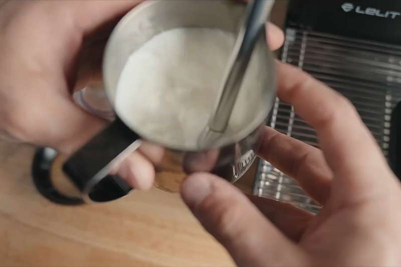 Lelit Bianca V3 Milk Frothing