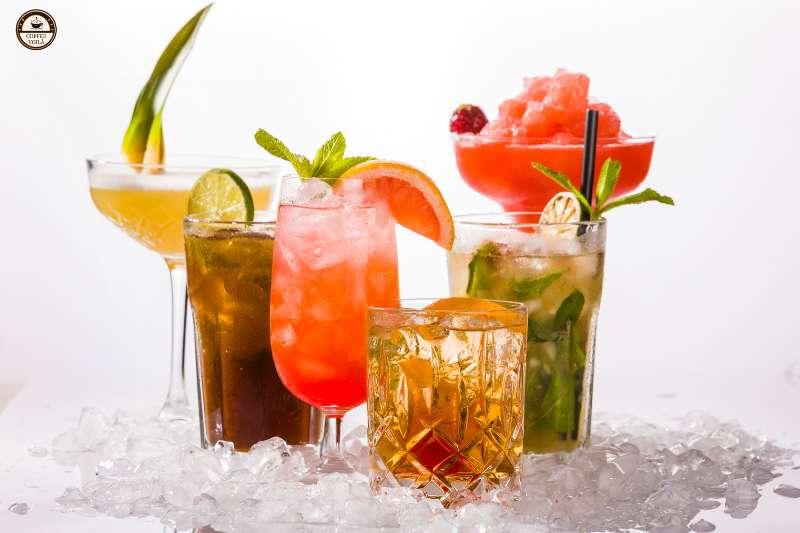 mixing sugar syrup into Cocktails 