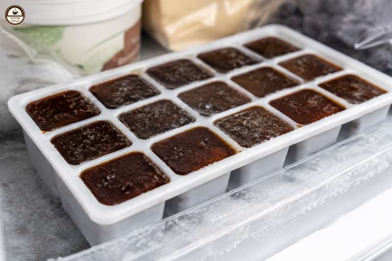 storing coffee ice cubes in the freezer